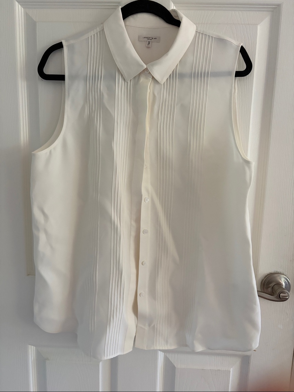 Lafayette 148 New York Women's Sleeveless Silk Button Down Blouse cream Size l